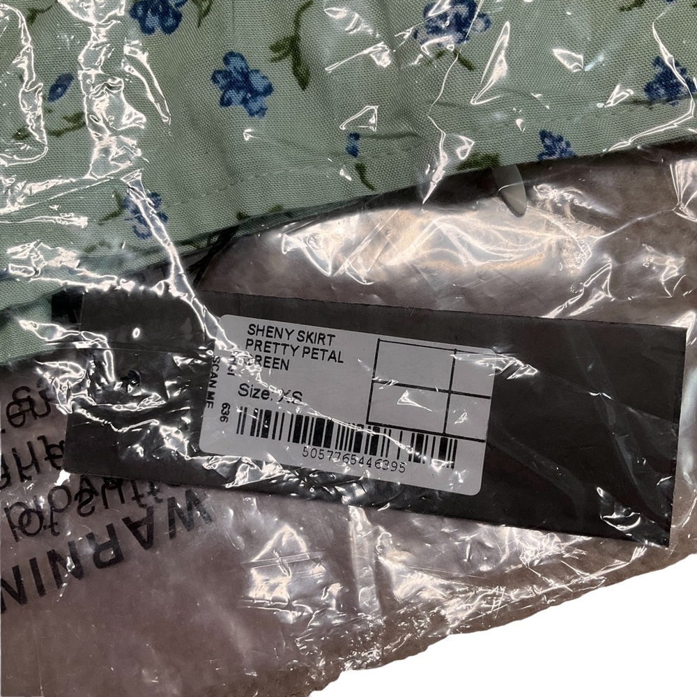Motel Rocks NWT Green Pretty Petal Floral Sheny Mini Skirt - Picture 3 of 5